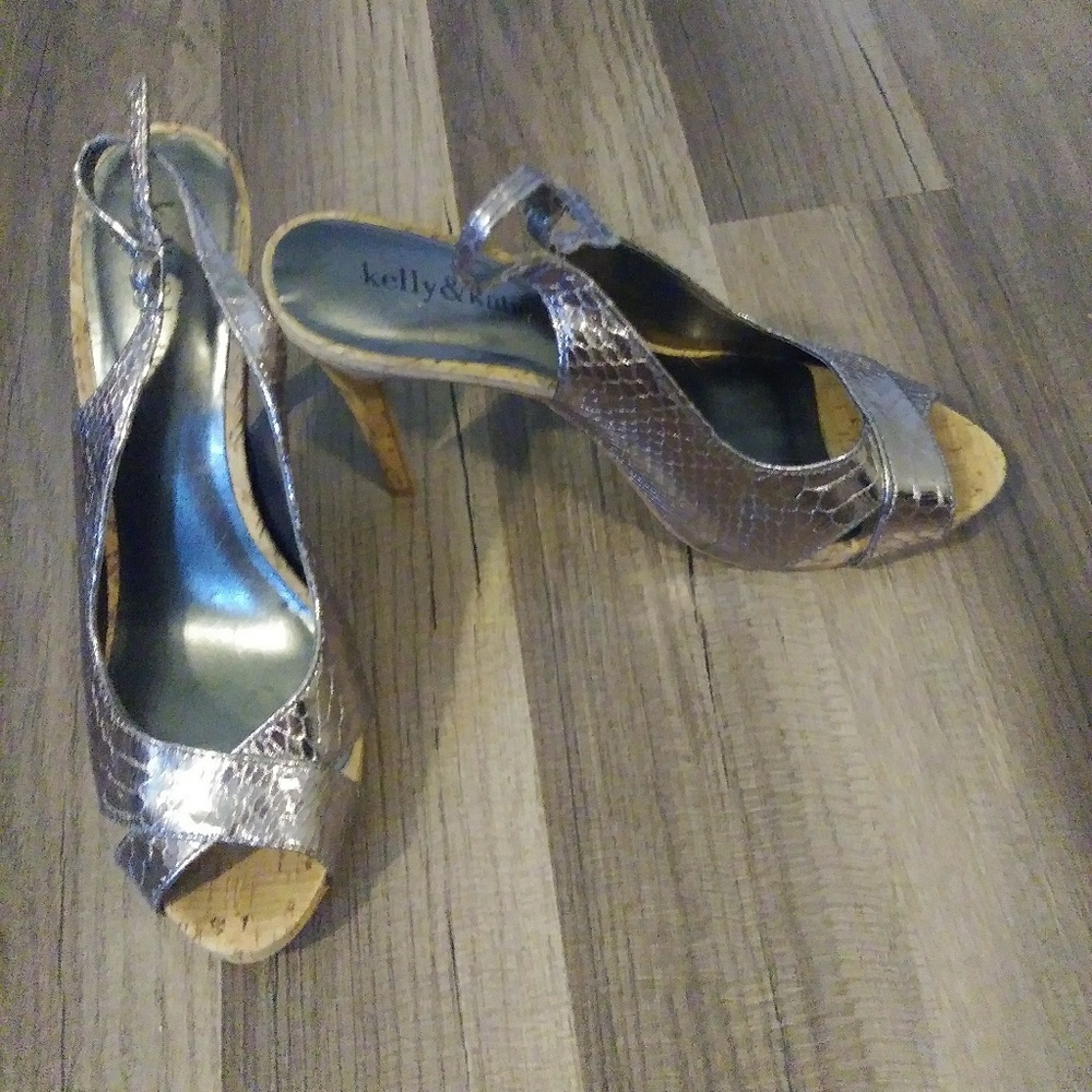 Cutest pair of heels ever!!